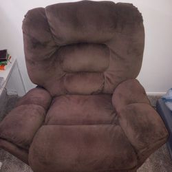 BROWN ELECTRIC RECLINER (GOOD CONDITION)