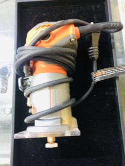 Ridgid 5.5 Amp Corded Compact Fixed-Base Router
