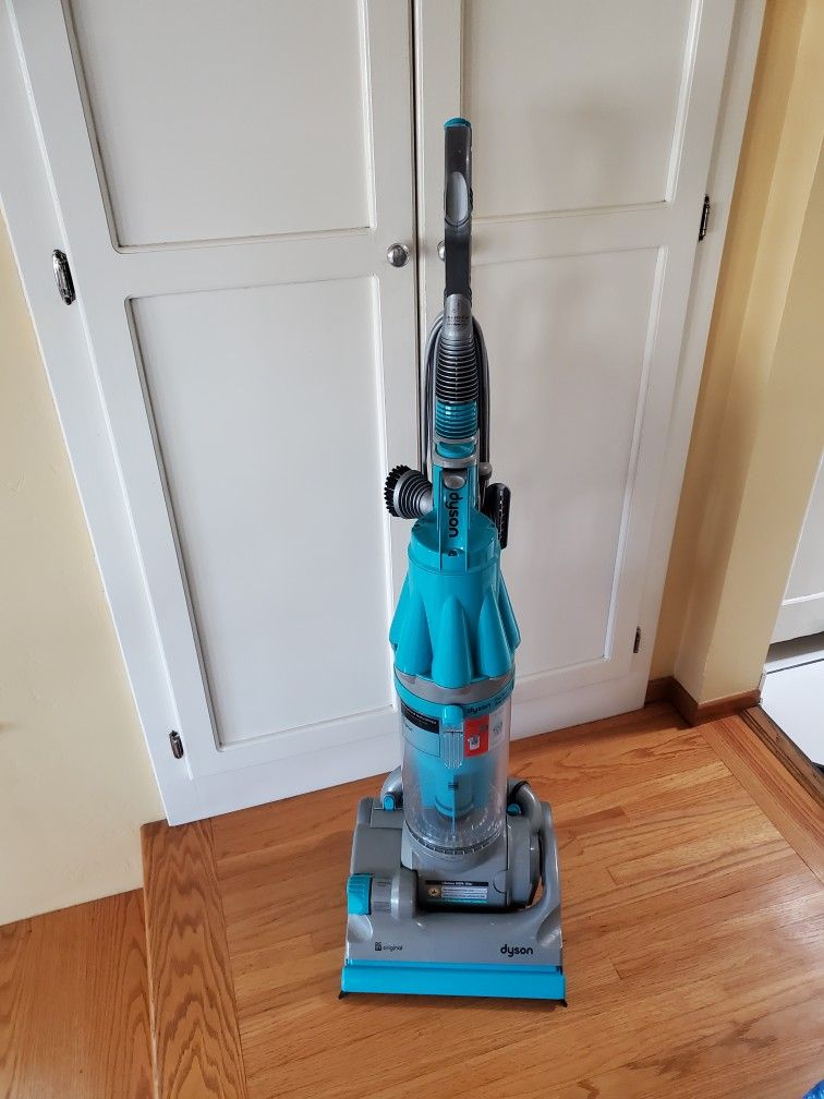 Dyson heavy duty vacuum cleaner DC07 for Sale in Chula Vista, CA