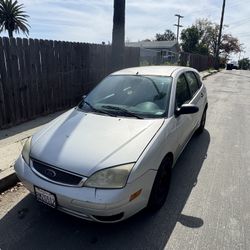 2005 Ford Focus ZX5 - $2000 OBO