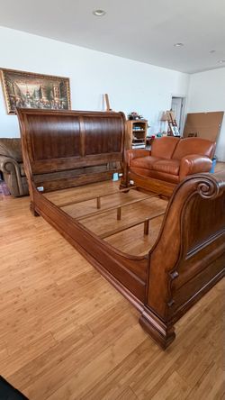 Ethan Allen Solid Wood Queen Sleigh Bed