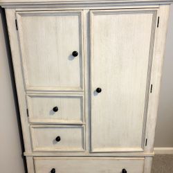 Dresser / Chest