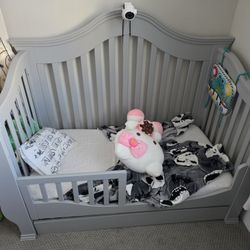 Crib/toddler bed for sale