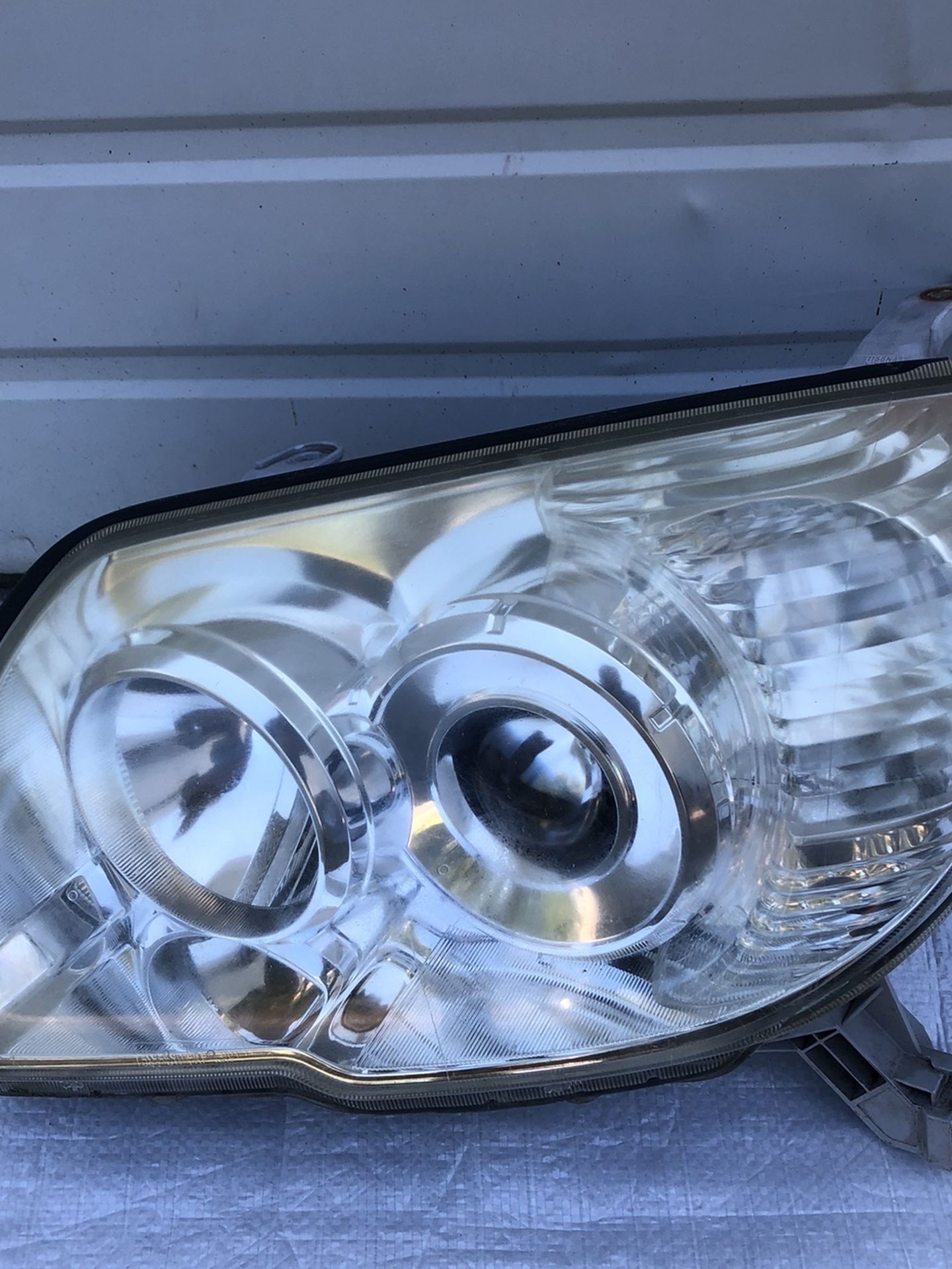05-09 Toyota 4Runner Left Headlight