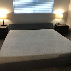 Moving Sale: Casper Original Hybrid King Mattress and Rare Japanese Modern Minimalist Low Bed frame – Lightly Used, Great Condition