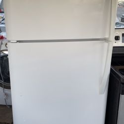 Kenmore Top- Freezer Refrigerator 