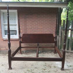Thomasville Furniture Mahogany Wood 4 Poster King Sized Bed for Sale
