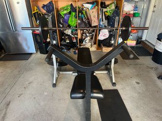 Bench Press/Squat Rack Combo unit with multiple attachments