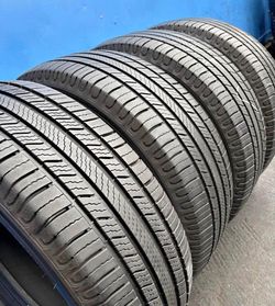 235/65/18 Michelin 📍📍 Vendo un set de llantas con 80% de vida las 4 📍🌟