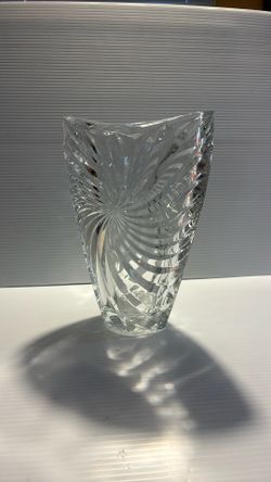 Crystal Vase Swirl Pattern 10 Inches Tall 7 Inches Wide