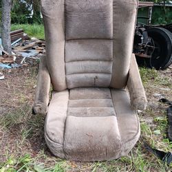 2 Captain Seats 