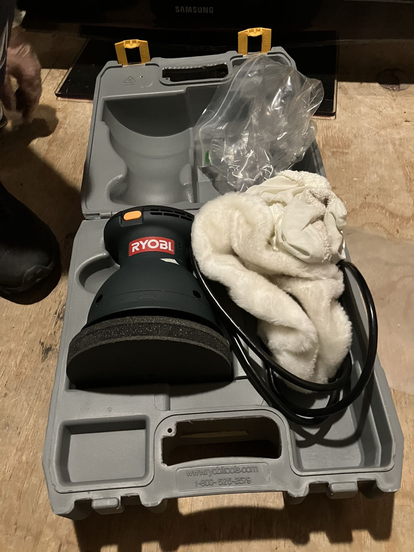 Ryobi RB60 6" Orbital Buffer with Case 120V Corded Electrical