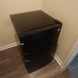 Kenmore 3.1 Cu Ft Refrigerator 