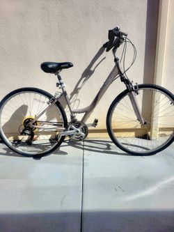 Swhinn hybrid aluminum bike