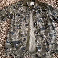 Women’s Distressed Long Camo Jacket 