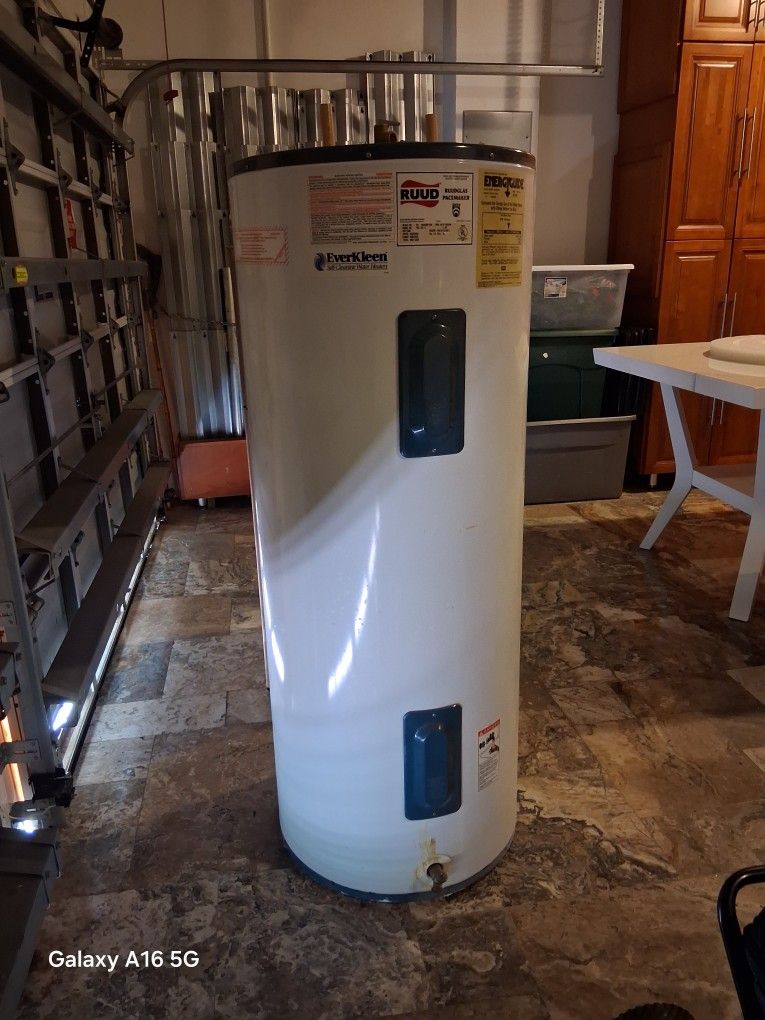 Water heaters , calentador de agua.$50