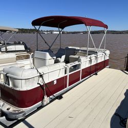 Bentley Industries 2007 - Pontoon Boat 23 Footer