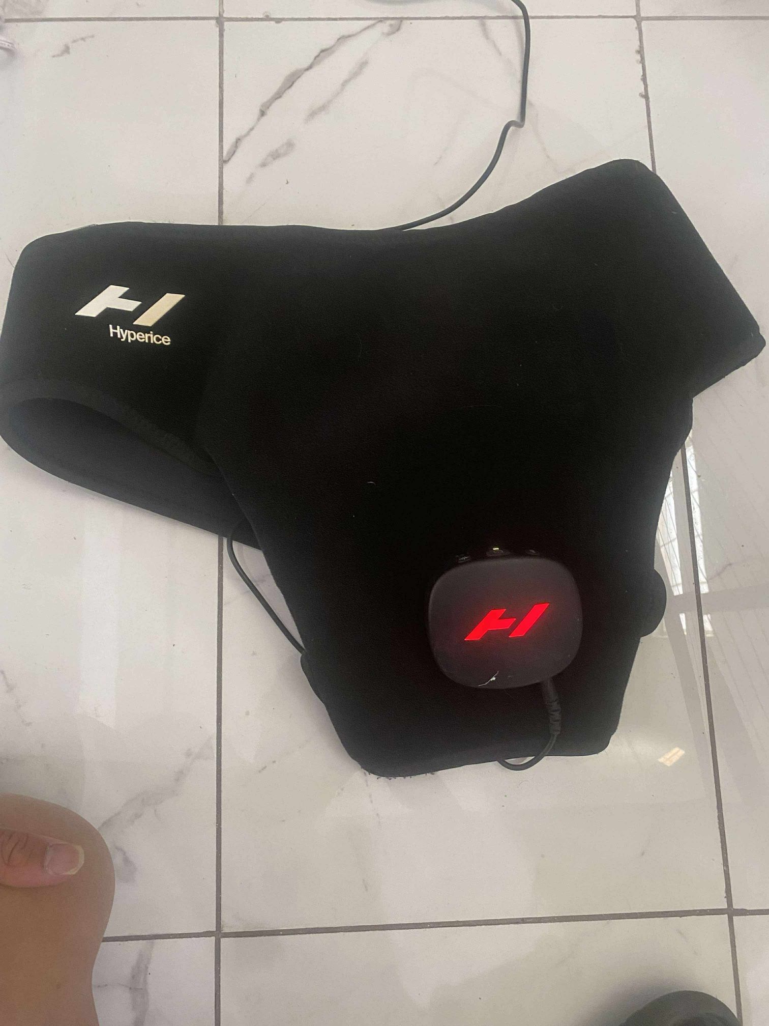 Hyperice Venom 2 - Shoulder (Right) Advanced Heat + Vibration Wrap