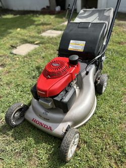 Lawnmower Honda HRR216 Gas Lawn Mower