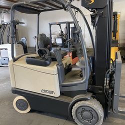 2015 Crown 4-wheel electric sit down forklift