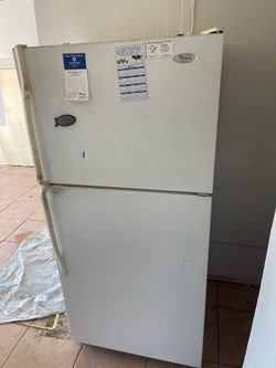Refrigerator Free 20cf whirlpool