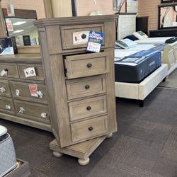 Sale!! Lingerie Swivel Chest Reduced!