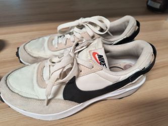 NIKE SNEAKERS! STEAL!