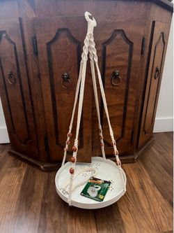 Hanging planter shelf