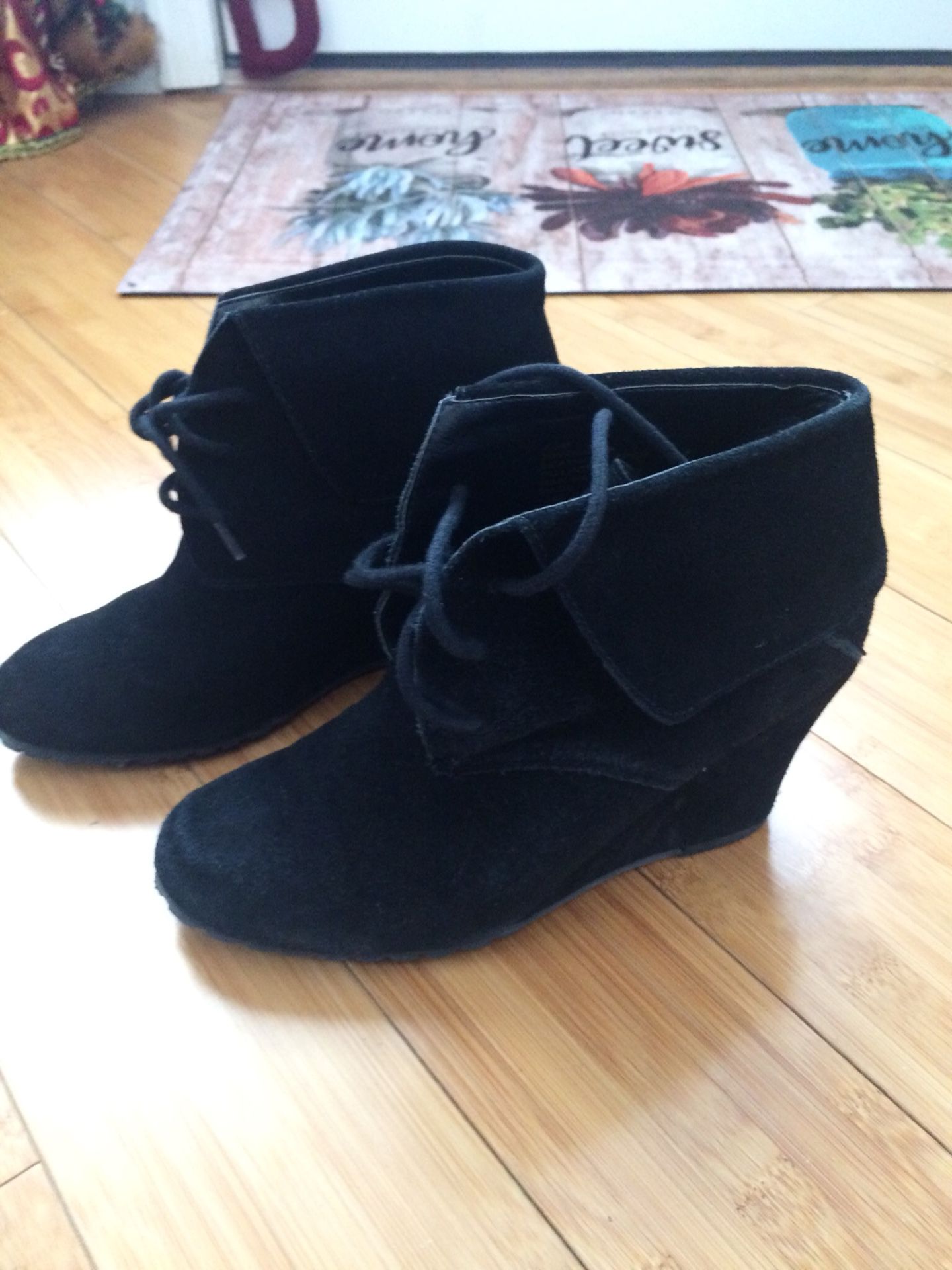 Cute Nine West black booties - Like New!