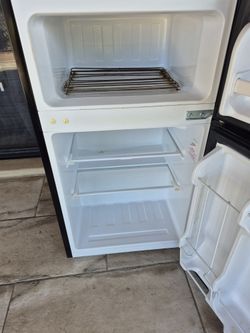 Magic Chef 3.1 Cu Mini Fridge