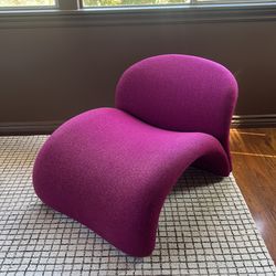 Fuschia accent chair