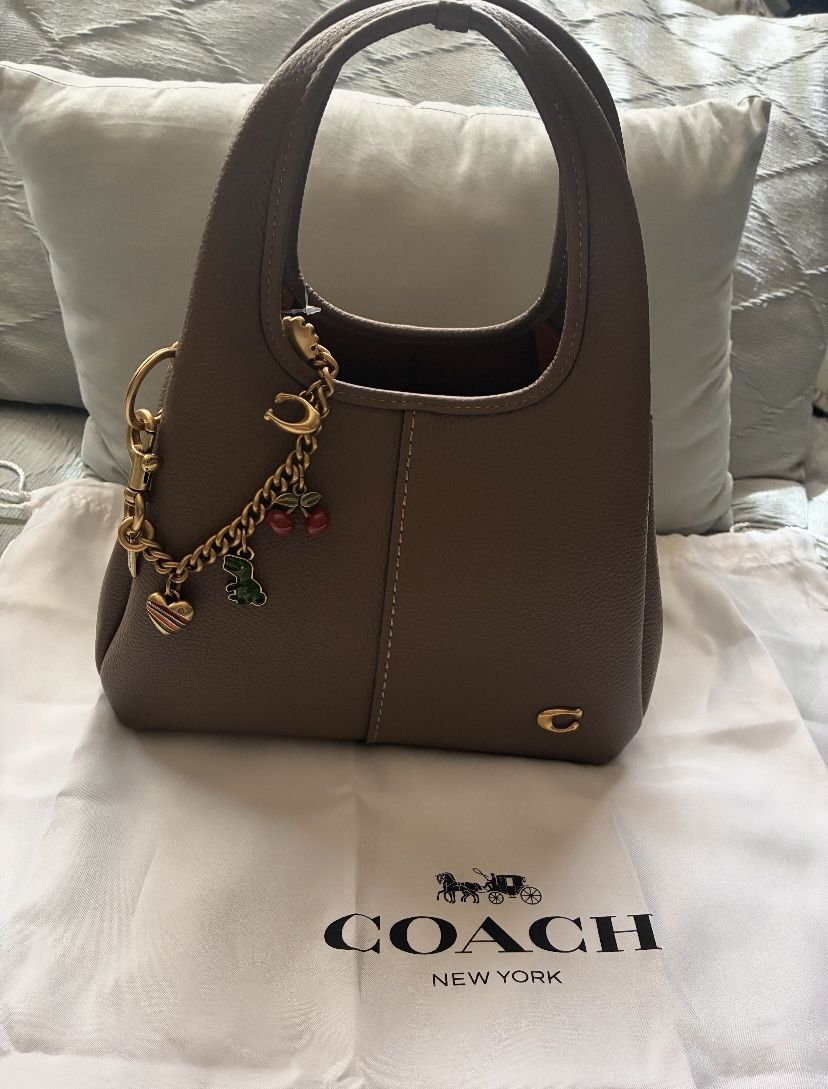 Coach Lana 23