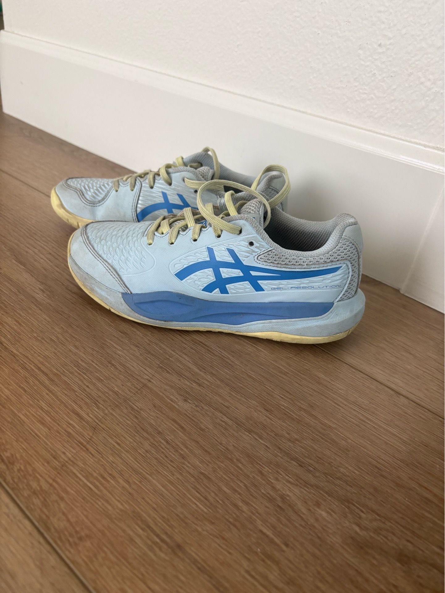 Juniors GEL-Resolution X GS Tennis Shoes , great condition . Original 100$