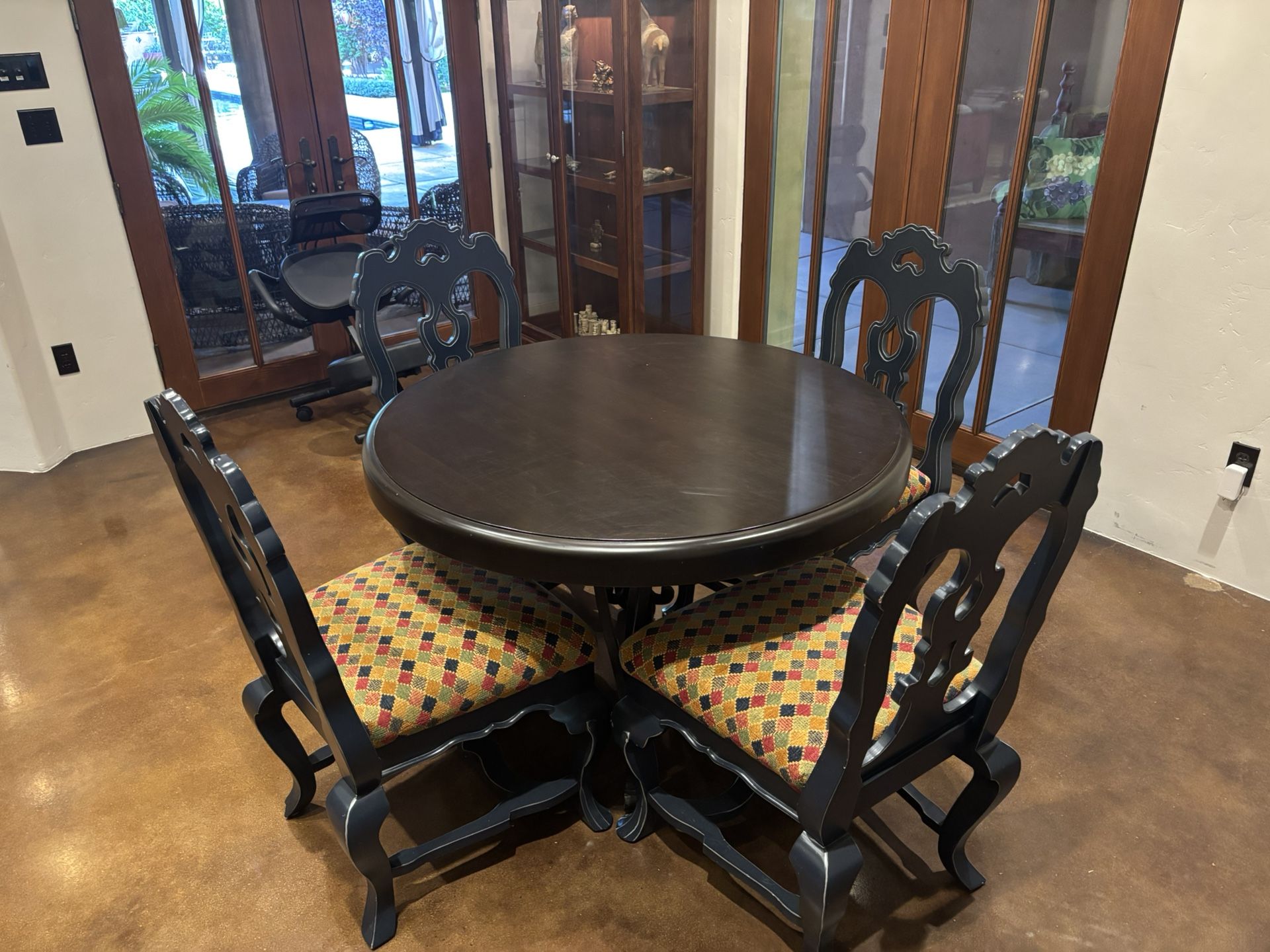 Kitchen Table & Chairs  HIGH END 