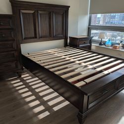 Beautiful Alyssa Queen Bedroom Set - Great Condition!