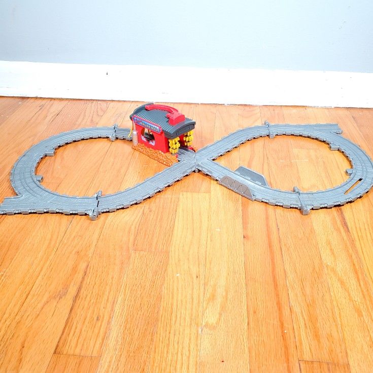 Thomas & Friends Sodor Engine Wash Take N Play