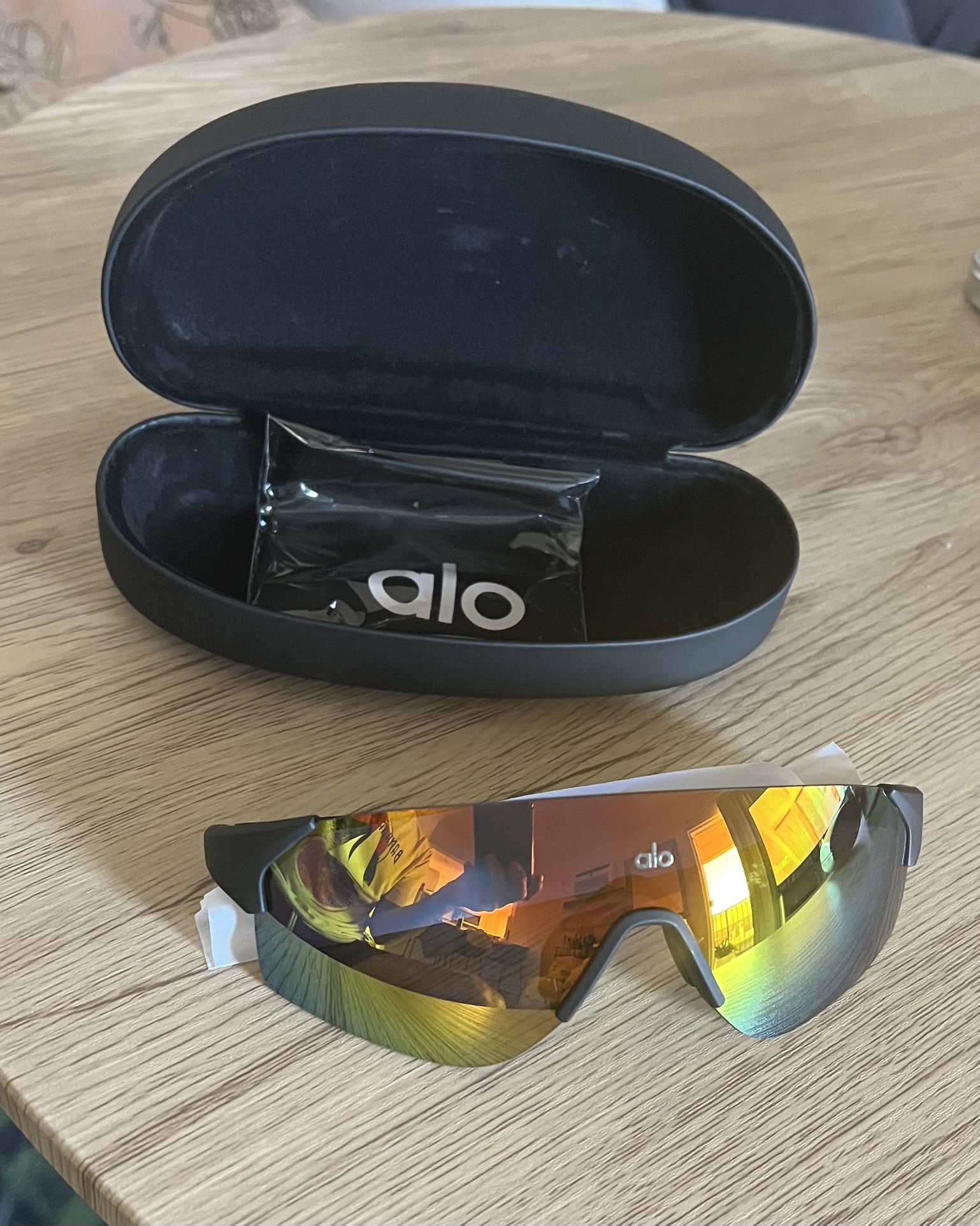 alo Speed Sunglasses for Sale in Los Angeles, CA - OfferUp