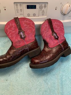 ariot Boots size 8b pink