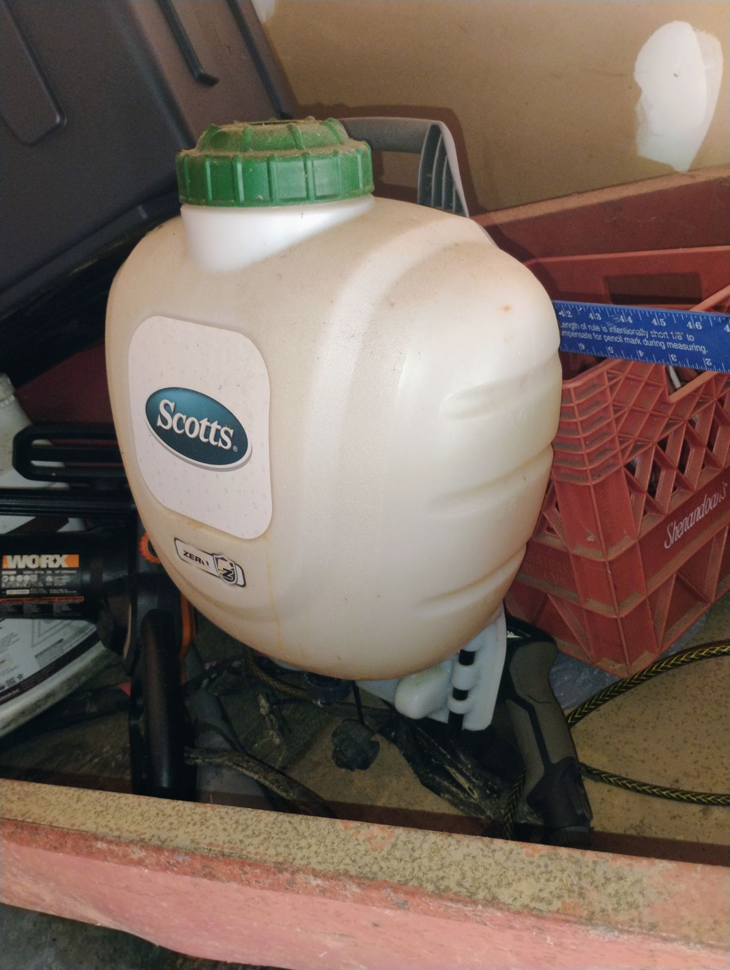 Backpack sprayer