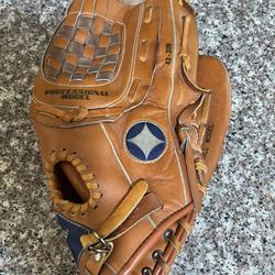 Spalding Players Series  Hand Crafted Top Grain Leather 