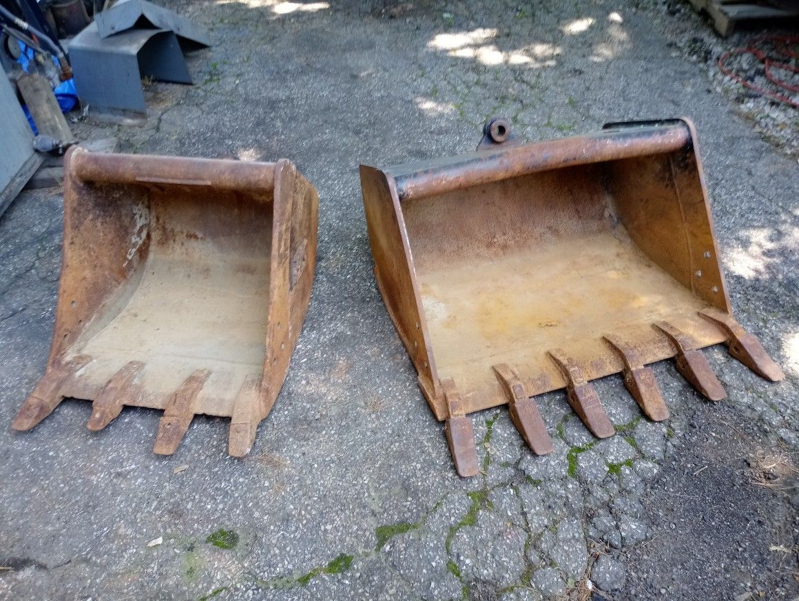 Excavator buckets