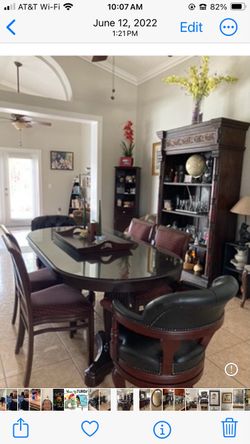 GORGEOUS   MAHOGANY  OVAL   DINING  ROOM  TABLE  WITH. 6. LARGE  COMFORTABLE  CHAIRS
