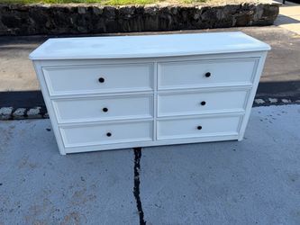 Very good condition a hardwood dresser