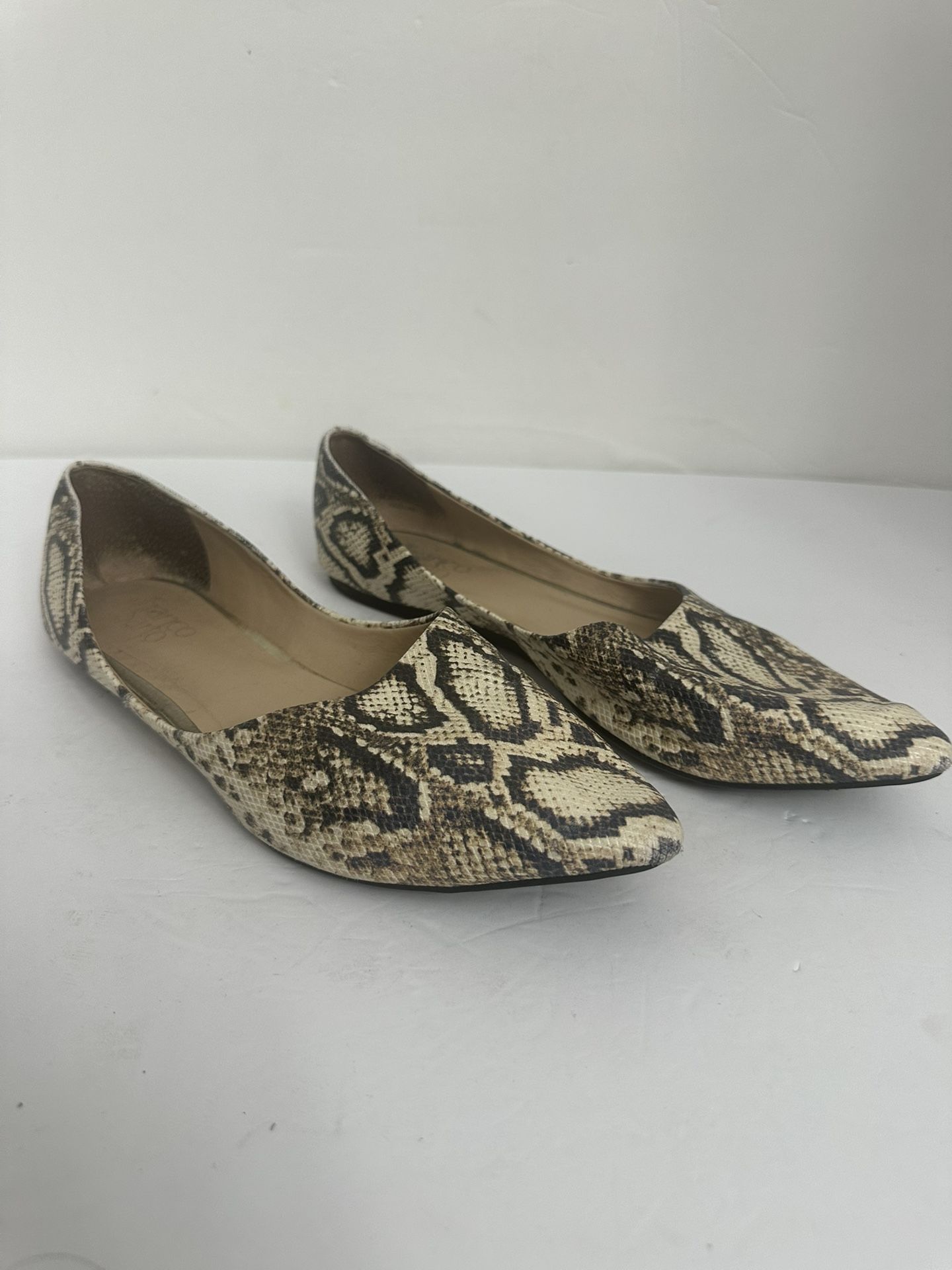 Franco Sarto Hazeline flats in a snakeskin design. Size 11