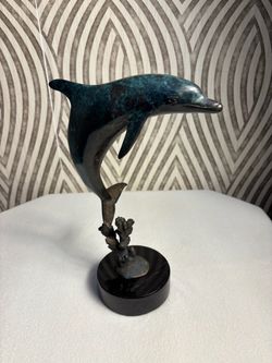 Beautiful bronze and marble Dale Evers majestic dolphin sculpture figurine