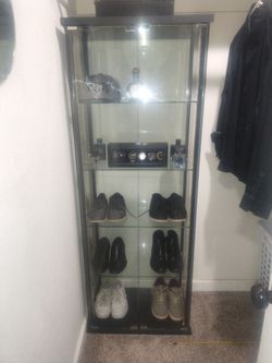 Glass display cabinet