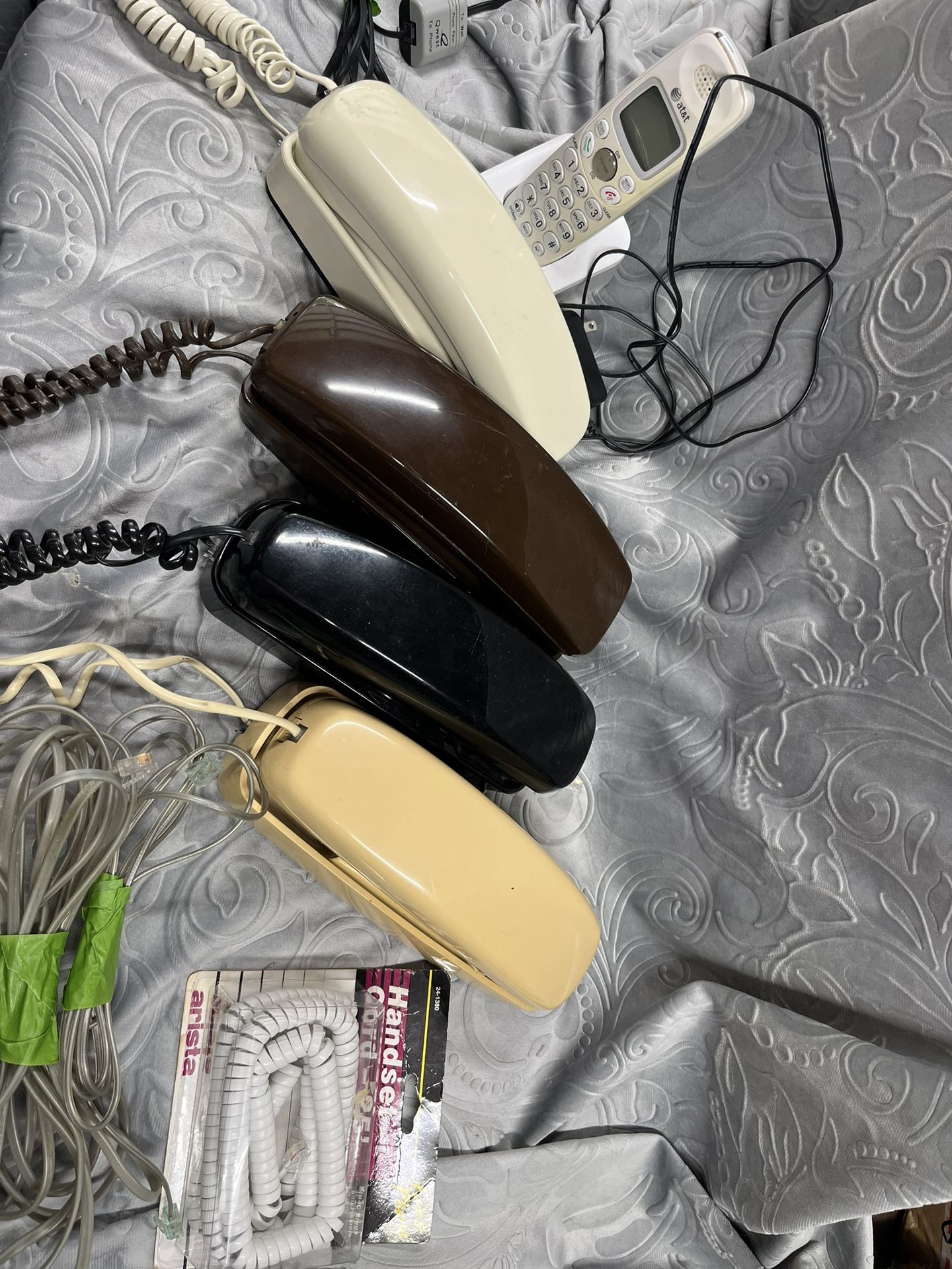 5 Pc Phone Lot - Vintage Handheld & Accessories