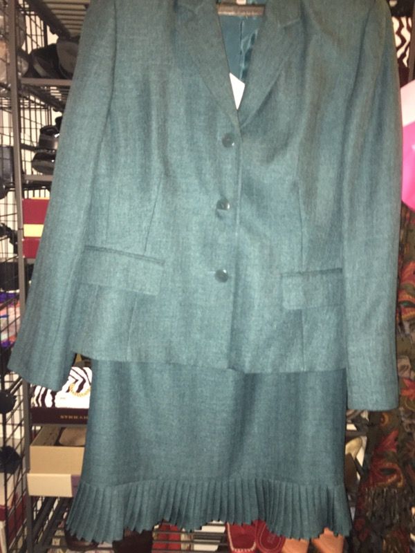 Ladies Designer 2-piece Suit Size 16