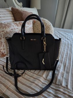Nine west black and gold purse