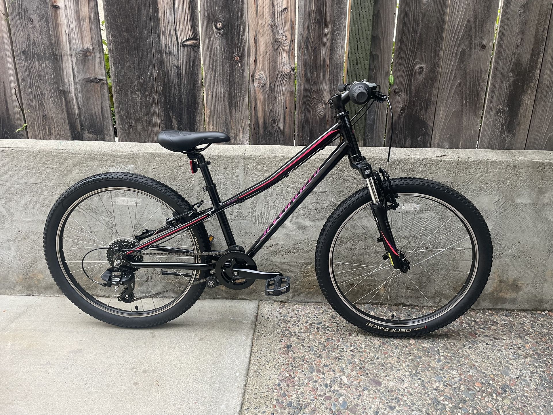 Specialized Hotrock 24" Wheels 8 Speed Kids Mountain Bike